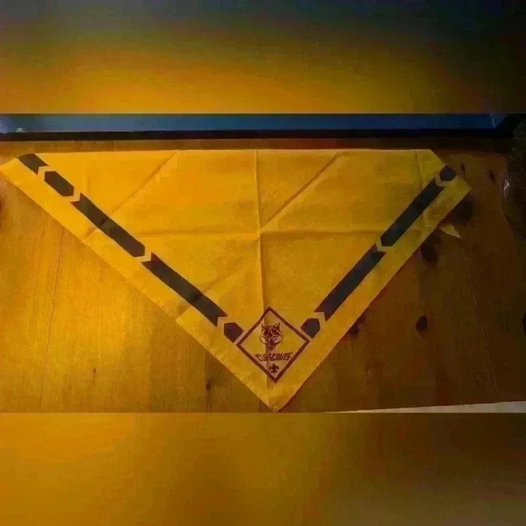 Cub Scout Wolf Neckerchief - Picture 1 of 2